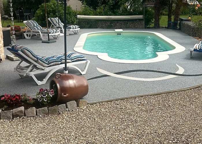 Le Domaine De L Etang Le Merger